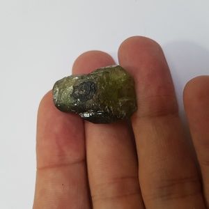 45ct large peridot with black inclusions specimen for jewlery and fashionware